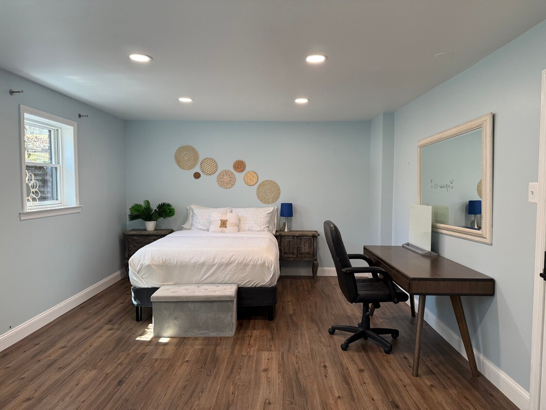 Photo - 11900 Waples Mill Rd (Oakton, VA)