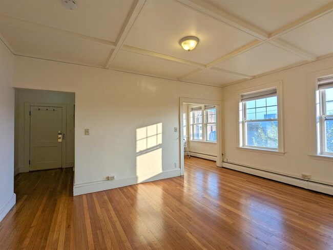 Building Photo - 32 College Ave
