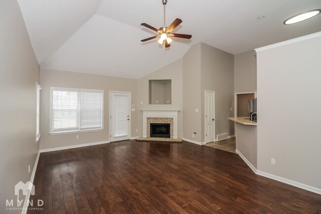 Foto del edificio - 10172 Lynham Dr