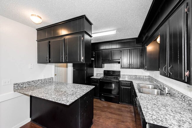 Building Photo - 637 Earthside Dr