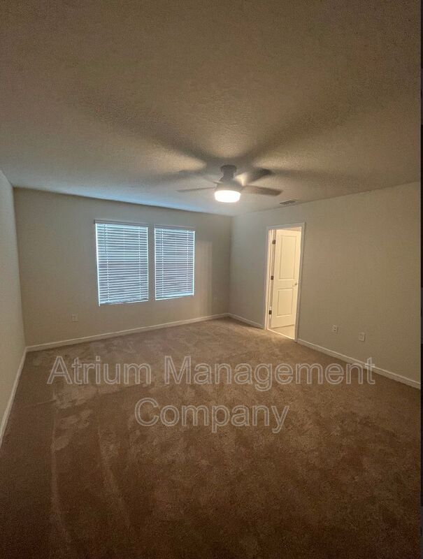 Building Photo - 3074 Green Park Dr