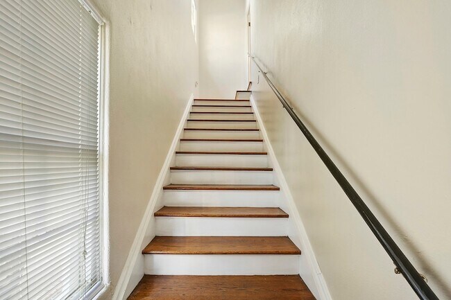 Foto del edificio - 6025 Lewis St