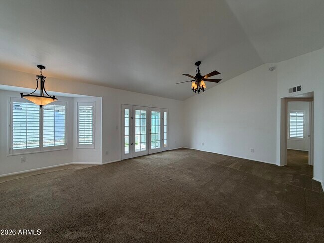 Foto del edificio - 3310 E Clark Rd