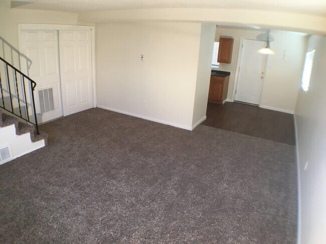 Building Photo - 1509 N Corona St