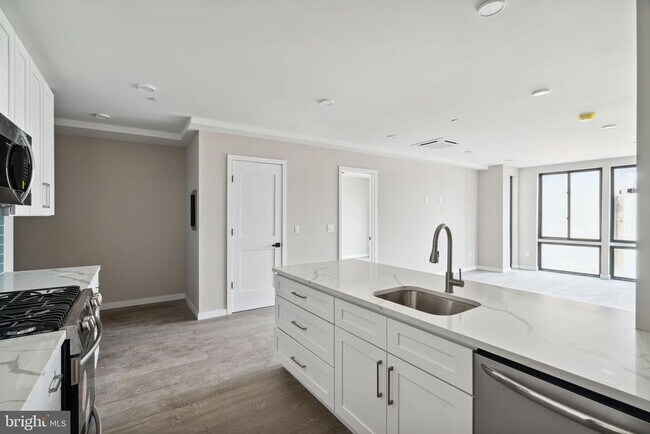 Building Photo - 1648 Ridge Ave