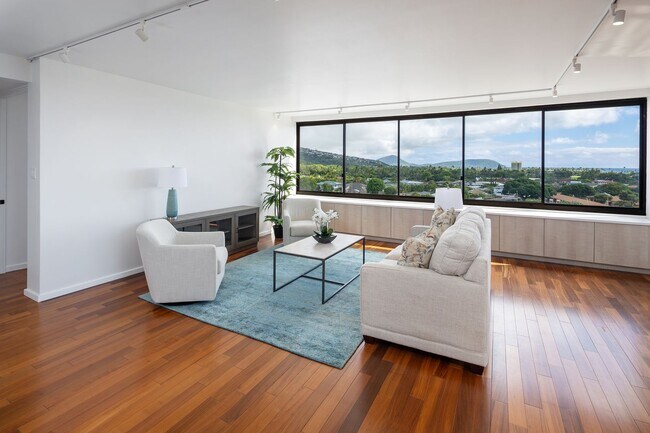 Foto del edificio - Regency at Kahala - Partially Furnished - 1 bedroom, 1 bathroom, 1 parking stall