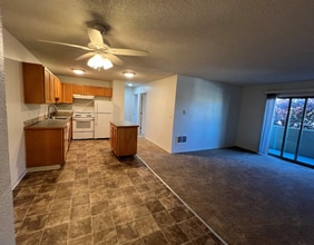 Building Photo - 17260 SW Heritage Ct