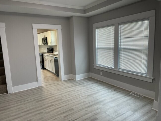 Building Photo - 347 W Elm Street