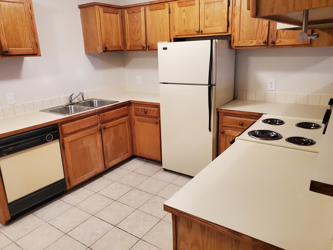 Kitchen - 406 Kays Ln