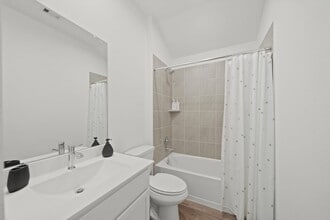 Building Photo - 210 Bella Wy