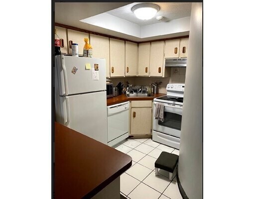 Building Photo - 49 Cottage St
