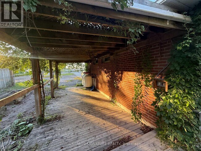 Photo du bâtiment - 38 Burnhamthorpe Rd W