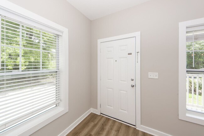 Building Photo - 3 Bedroom 2 Bath Home in Charleston Farms ...