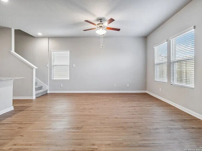 Foto del edificio - Charming 3BR 2BA Duplex near Randolph AFB