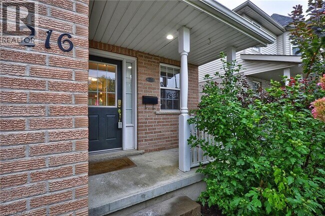 Photo du bâtiment - 216 Pineland Ct