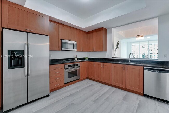 Foto del edificio - 3340 NE 190th St