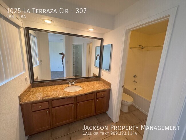 Building Photo - 1025 La Terraza Cir