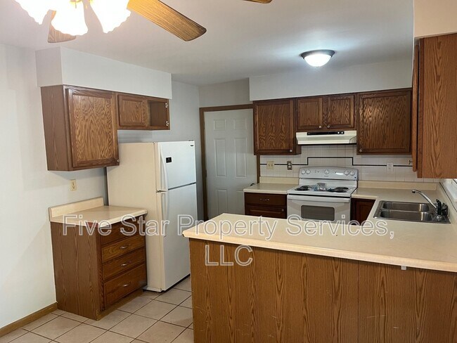 Foto del edificio - 402 N Iris Dr