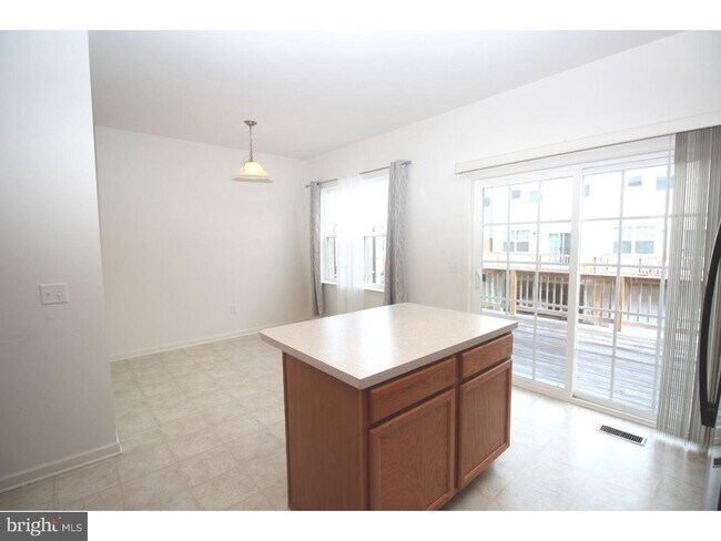 Building Photo - 50 Freeborn Ln