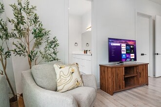 Building Photo - 3410 Baer St