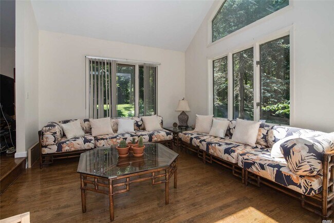 Foto del edificio - 7 Partridge Ln
