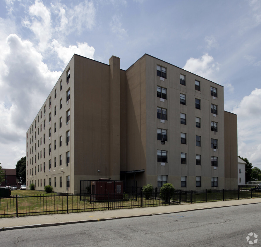 Building Photo - Pierce Manor