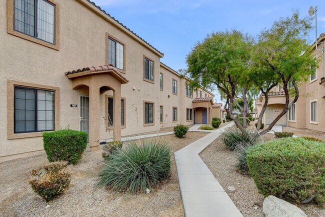 Building Photo - 2 Bedrm 2 bath Gated Community