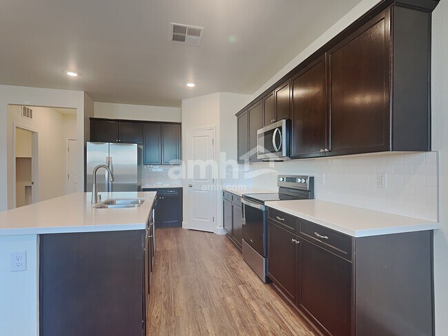 Foto del edificio - 6138 Theodore St