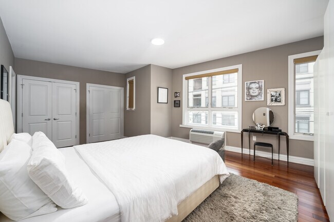 Foto del edificio - 84 Hackensack Plank Rd