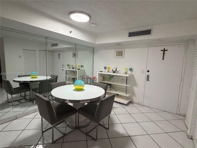 Foto del edificio - 2625 Collins Ave
