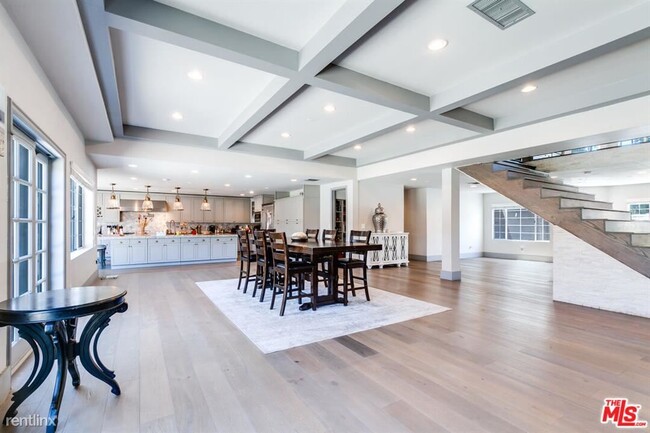 Building Photo - 7 br, 6 bath House - 17153 Rayen St