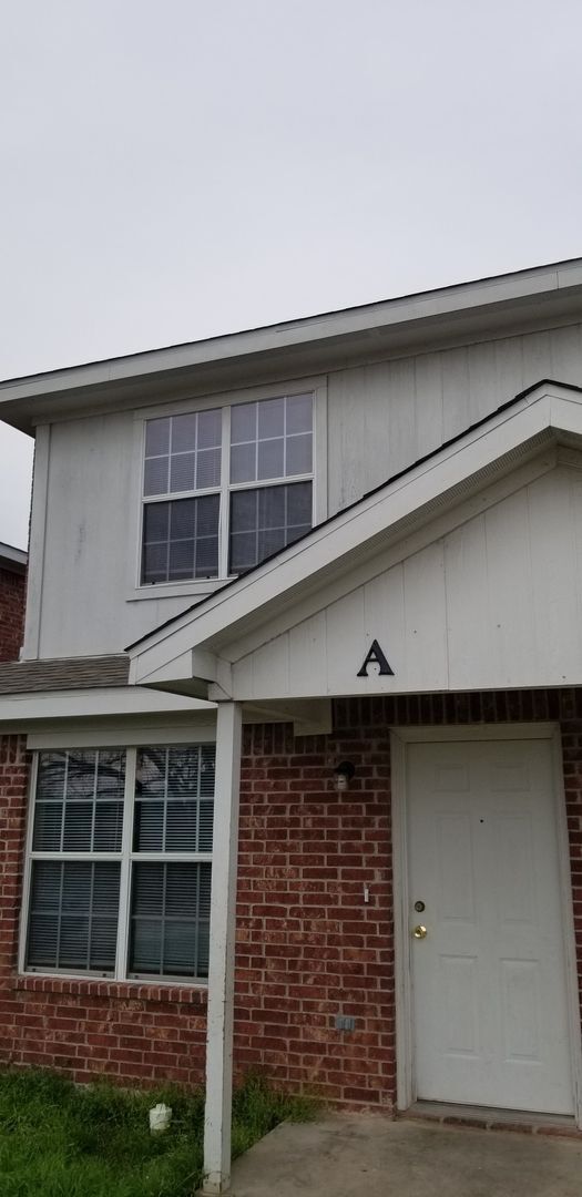 Building Photo - 104 W FM 2410 Rd