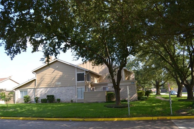 Building Photo - 2372 Woodland Park Dr
