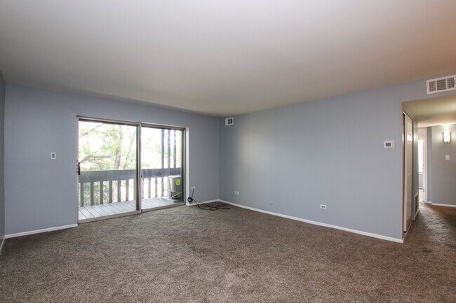 Foto del edificio - 6148 Knoll Wood Rd
