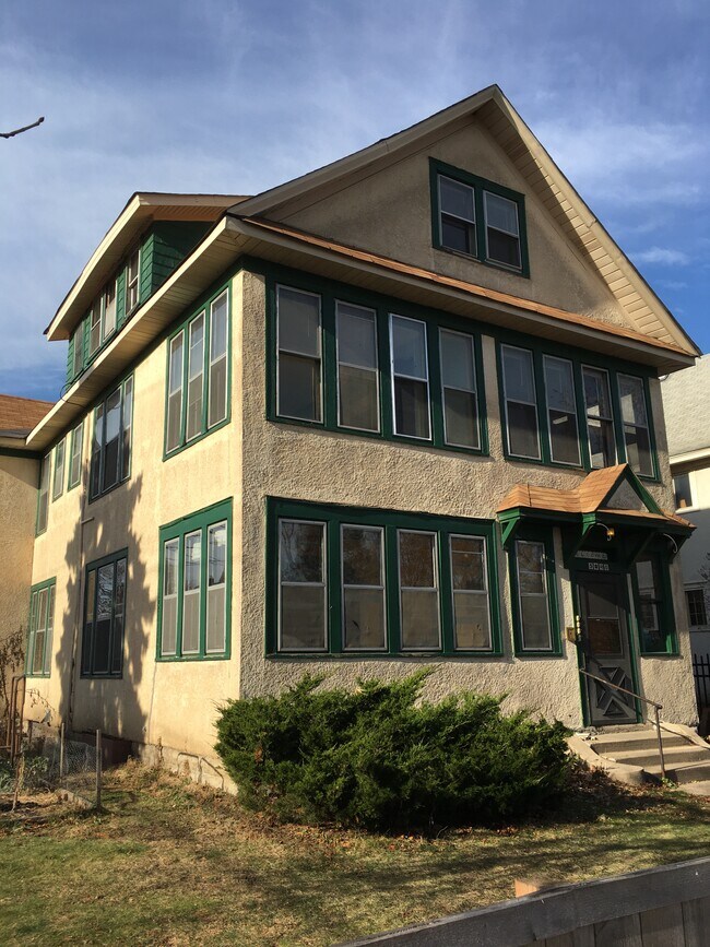 Building Photo - 3048 12th Ave S
