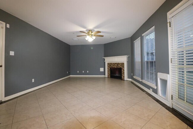 Foto del edificio - 1911 Kelliwood Trails Dr