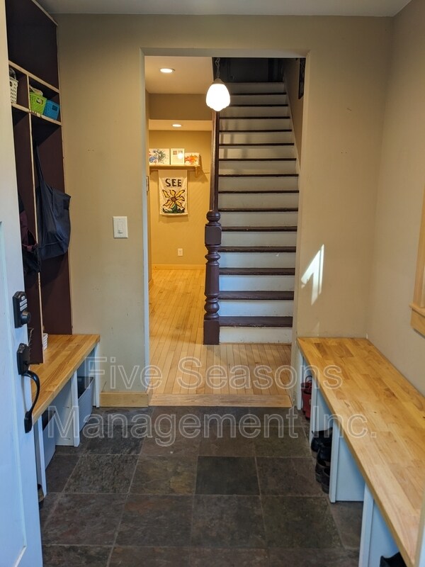 Foto del edificio - 146 Mansfield Ave