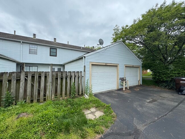 Building Photo - 307 Cross Wind Dr