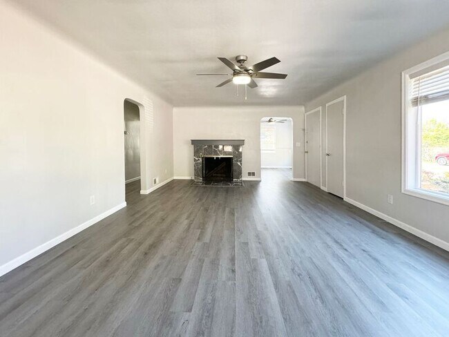 Building Photo - 801 Dorris St