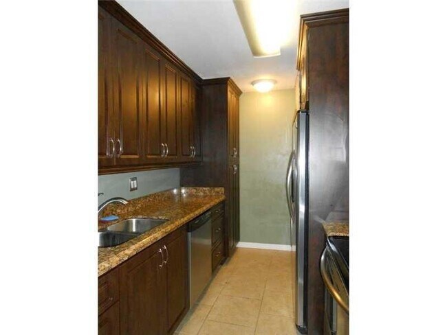 Building Photo - 4086 N Pine Island Rd