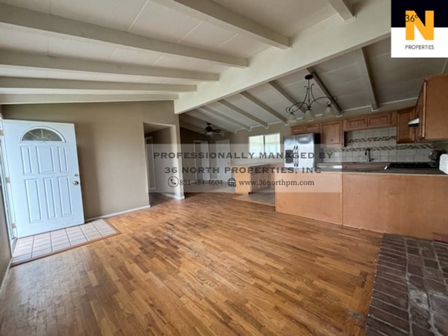Building Photo - 2030 Hacienda St