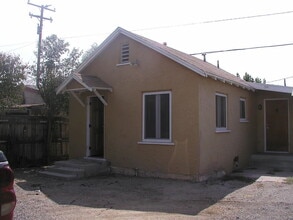 Building Photo - 450 W Main St
