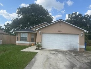 Building Photo - 2216 Ridgemore Dr