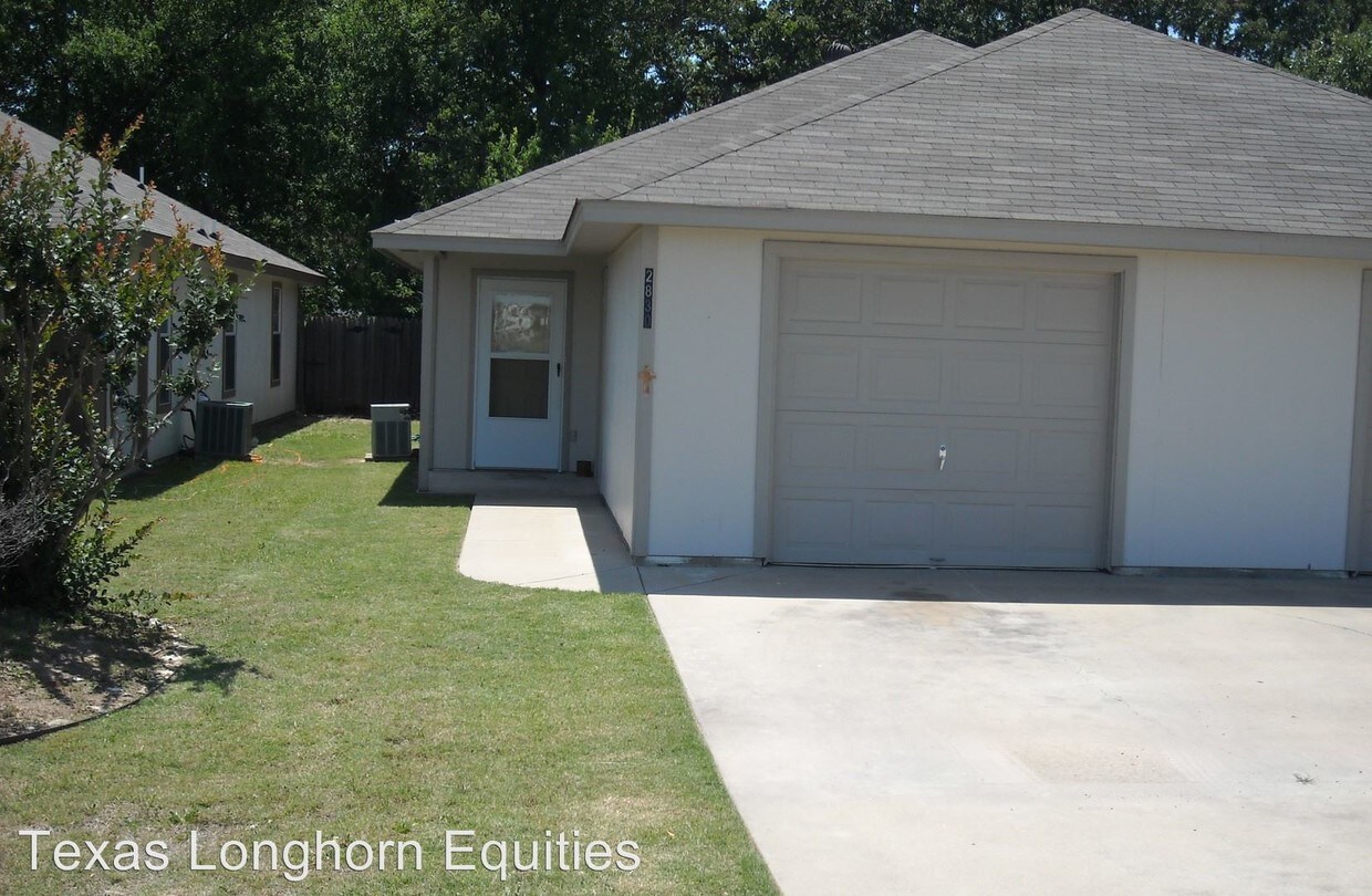 2828 James Rd, Granbury, TX 76049 Condo for Rent in Granbury, TX