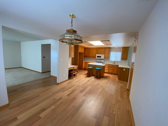 Building Photo - 5041 Hyde Park Dr