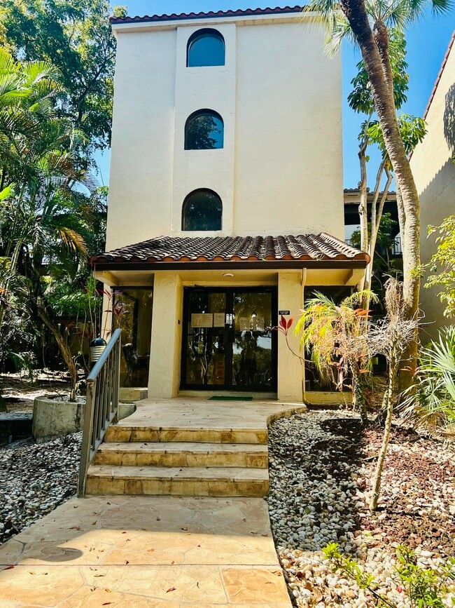Building Photo - 6060 S Falls Cir Dr