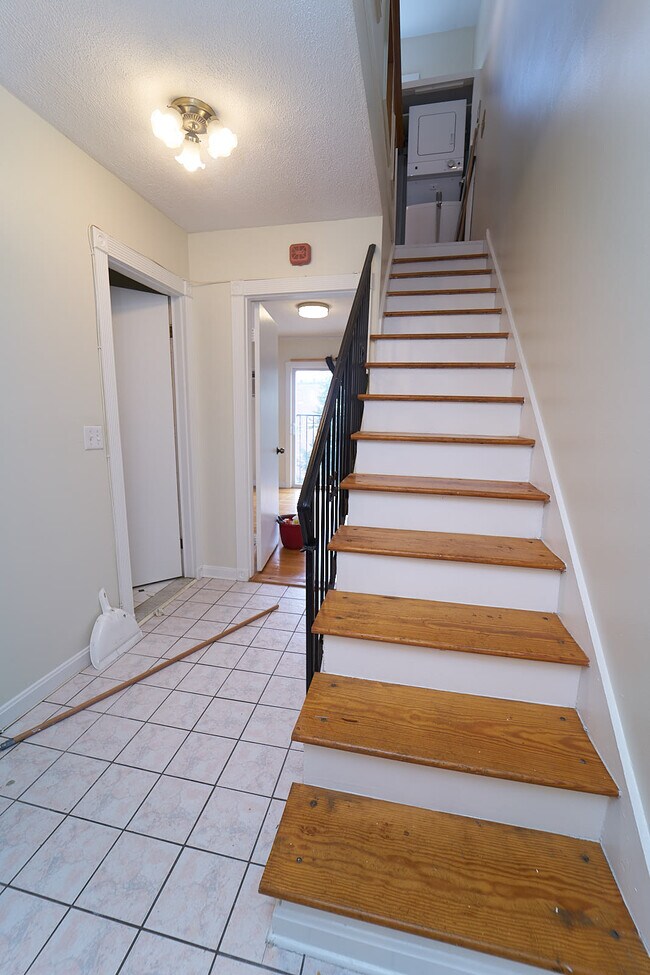 Building Photo - 49 Symphony Rd