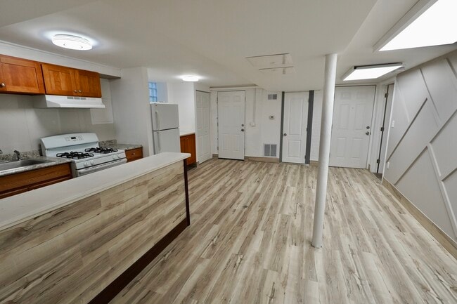 Building Photo - 6707 S Artesian Ave