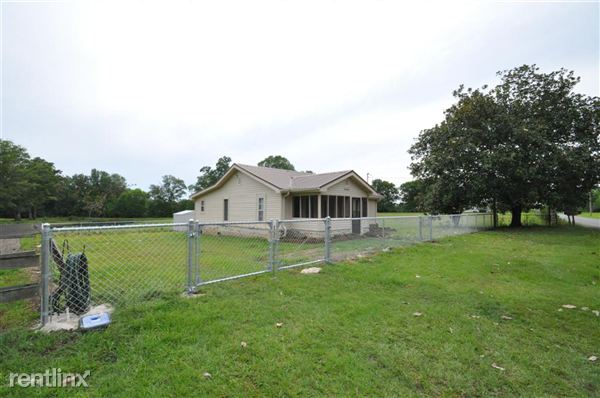 Foto del edificio - 23159 Whitfield Rd