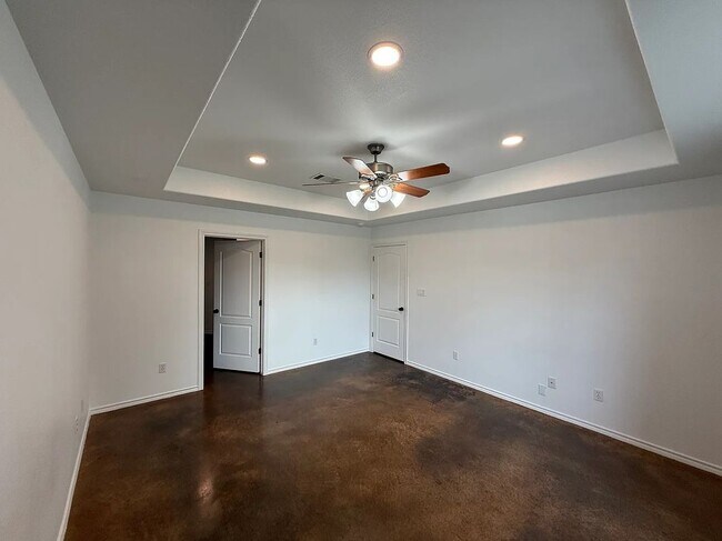 Building Photo - 430 Summit Ridge Dr N